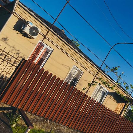 Чёрное Море أوتشاميتشيرا المظهر الخارجي الصورة